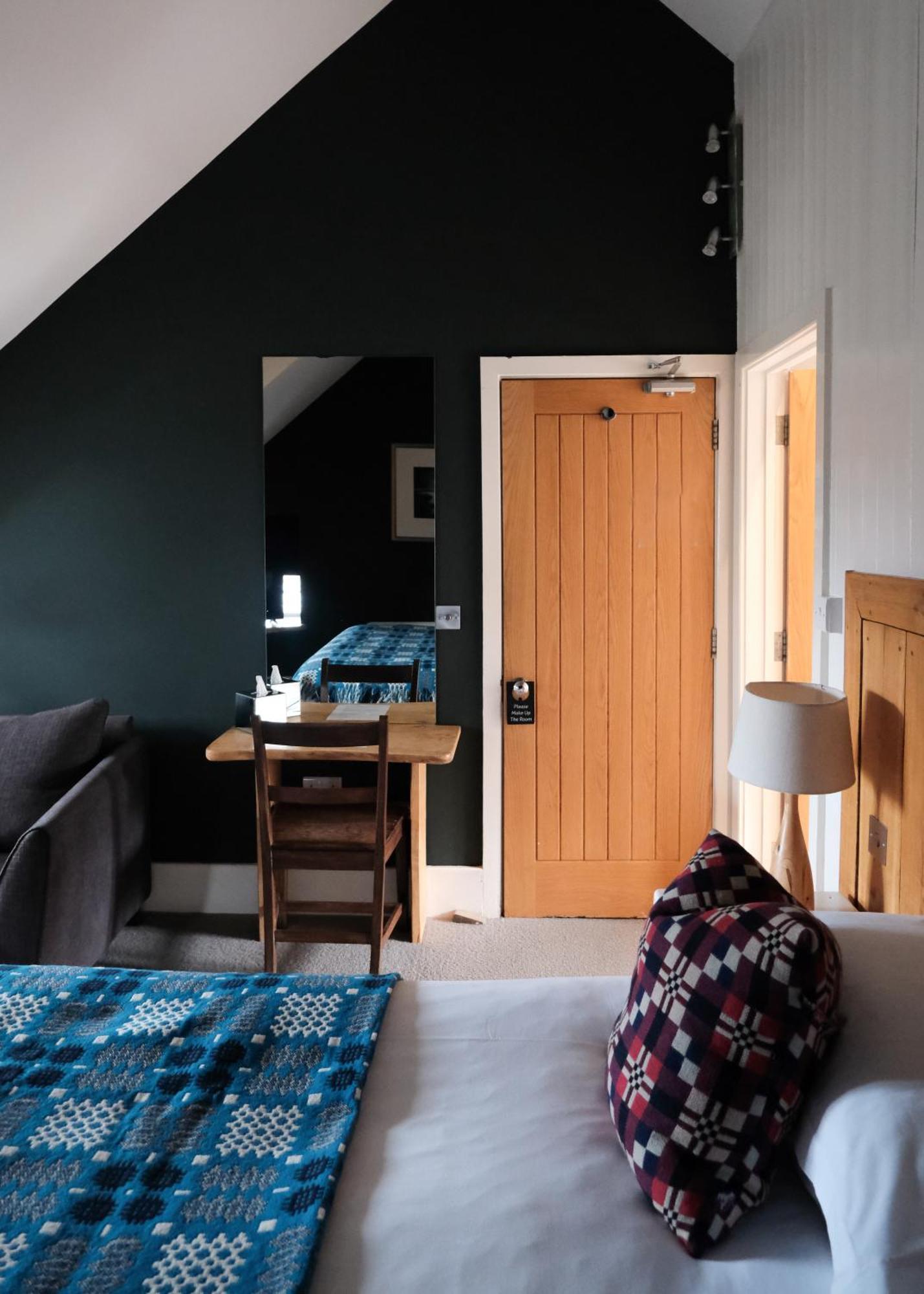 Llys Meddyg Hotel Newport  Kültér fotó