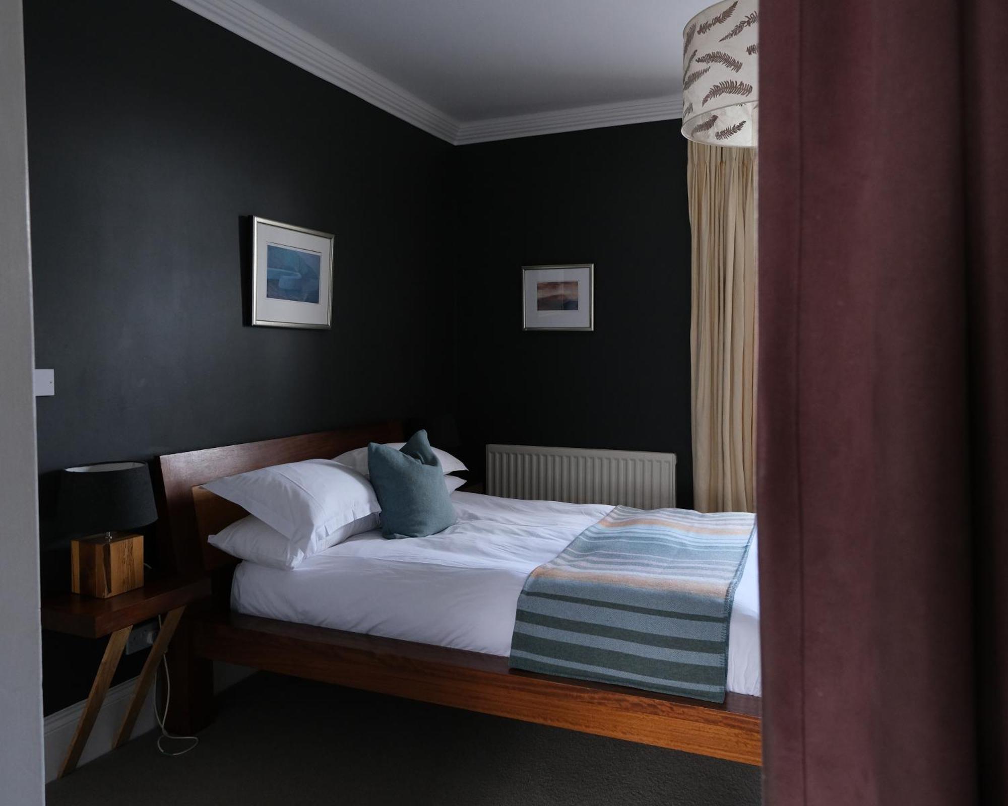 Llys Meddyg Hotel Newport  Kültér fotó