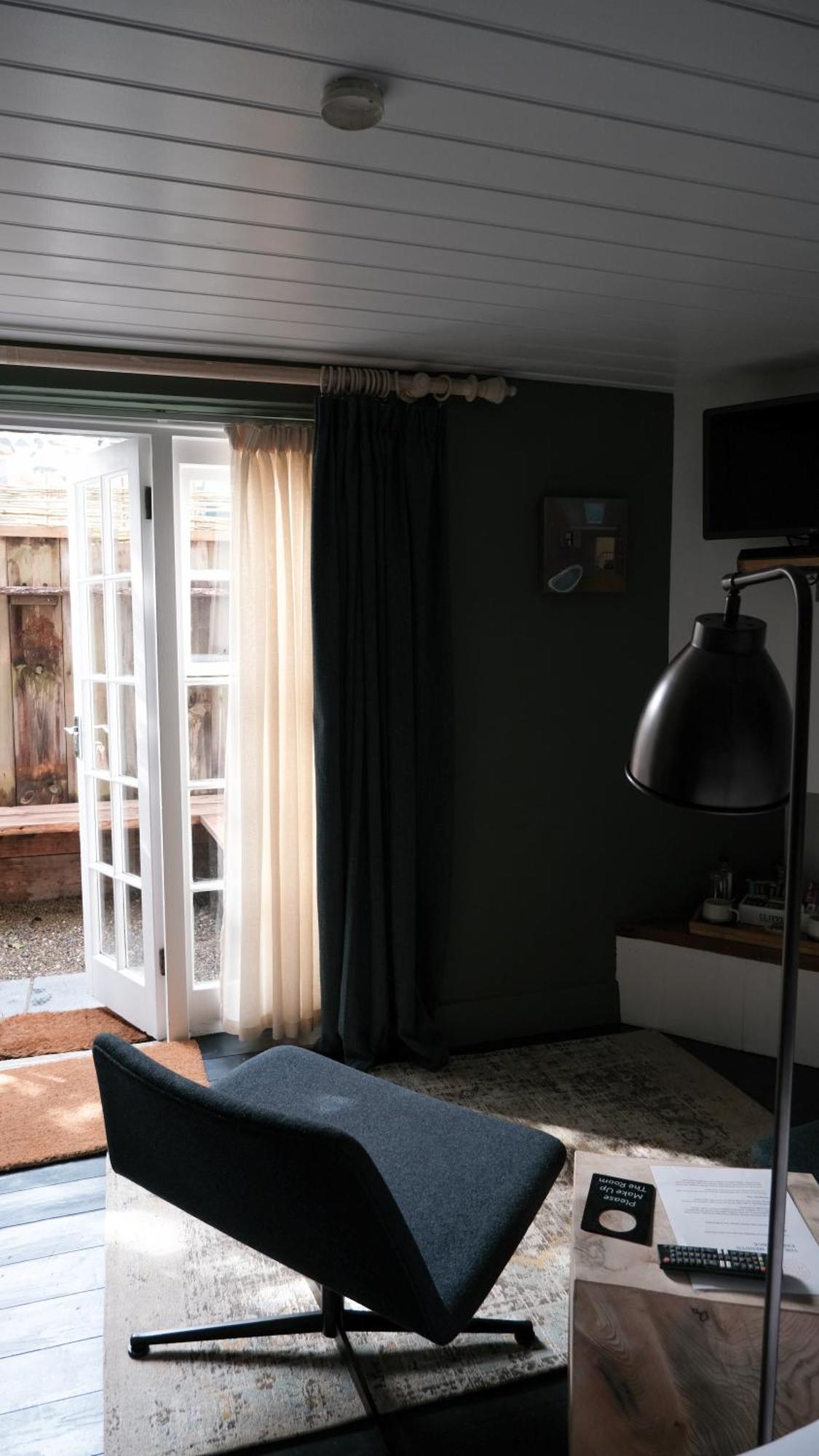 Llys Meddyg Hotel Newport  Kültér fotó